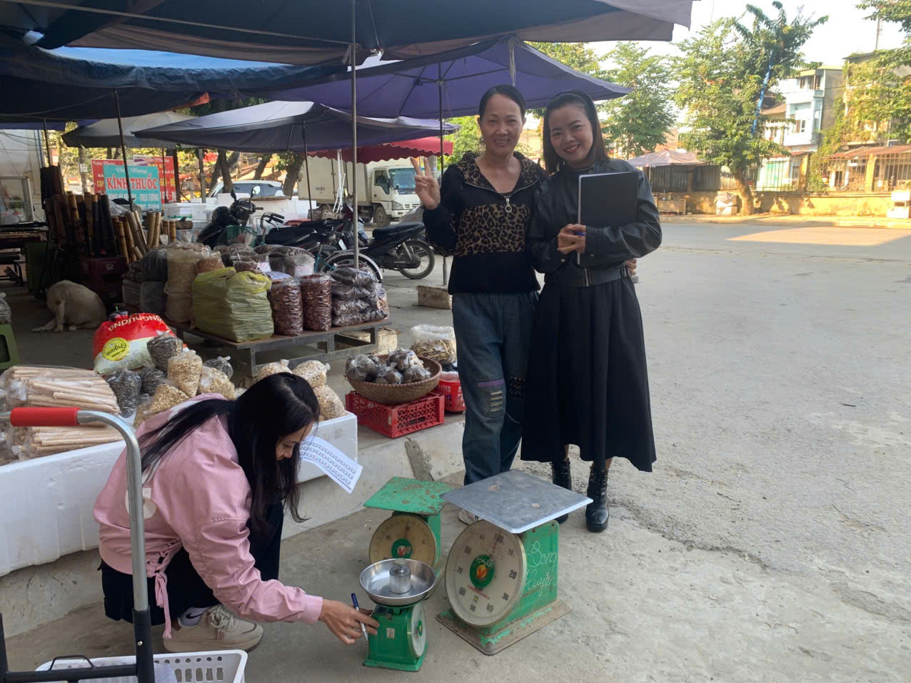 Trung tâm Khoa học, Công nghệ và Đổi mới sáng tạo tỉnh Lào Cai đã hoàn thành kiểm định hơn 1.200 chiếc cân tại các chợ dân sinh trên địa bàn tỉnh năm 2025